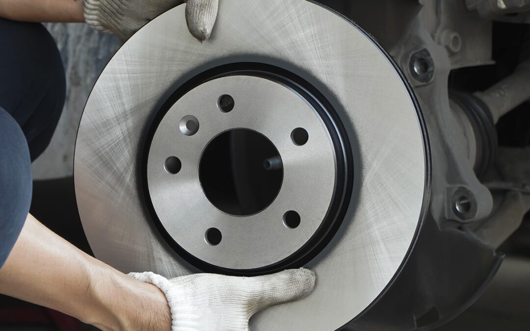 Como a variação de espessura do disco pode afetar a eficiência dos freios